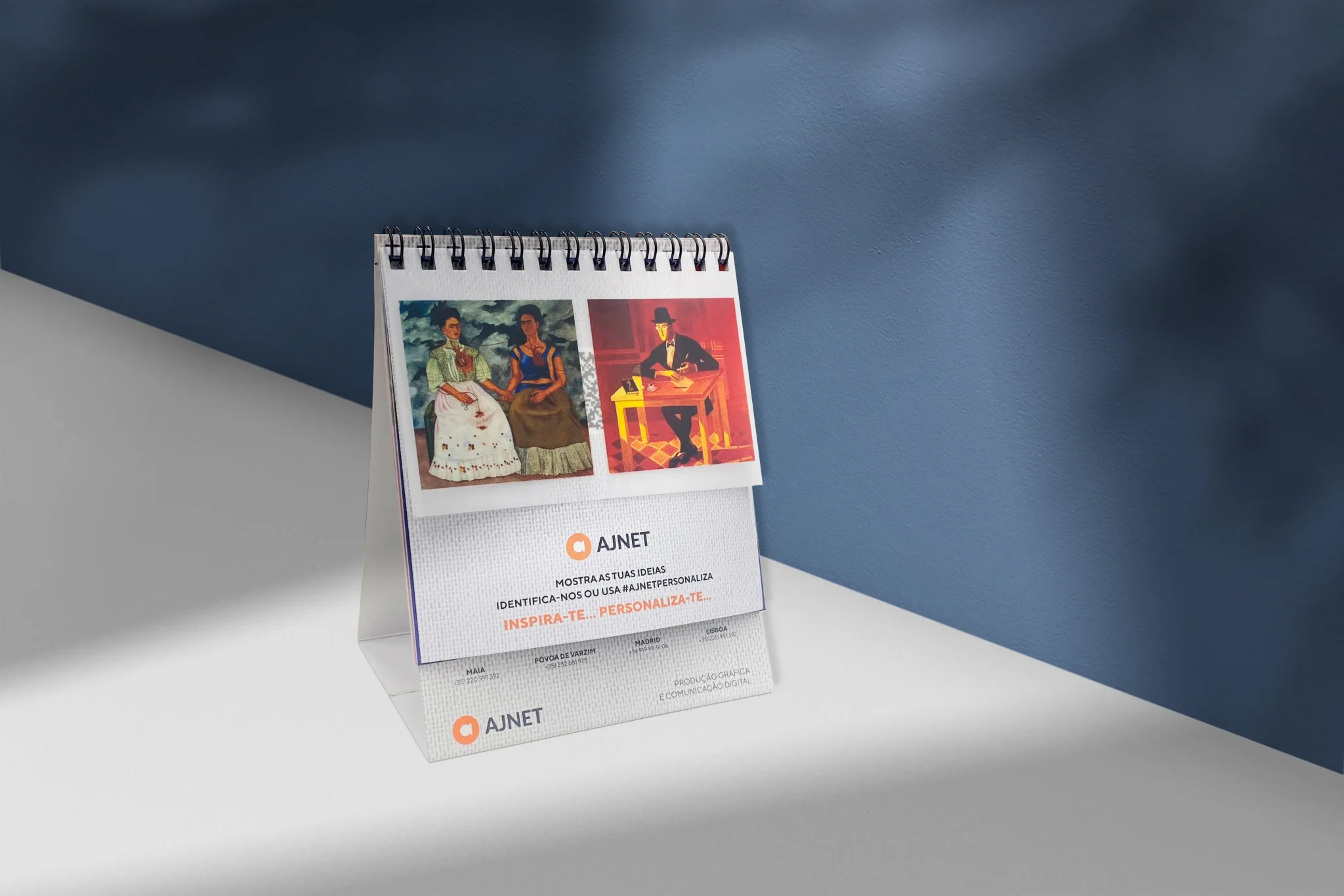 Calendário AJNET impresso numa composição editorial